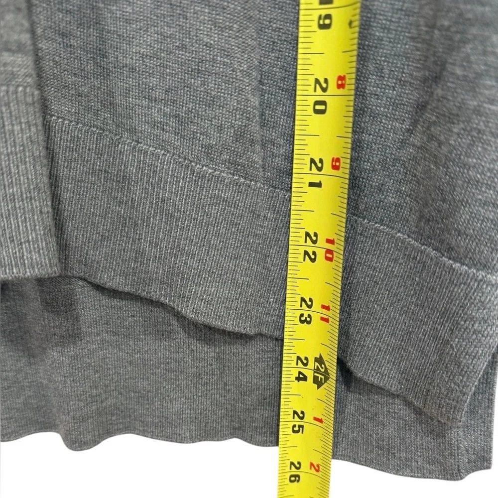 H&M Basics Grey V-Neck Long-Sleeve Pullover Lightweight Sweater Size Small - Picture 4 of 4